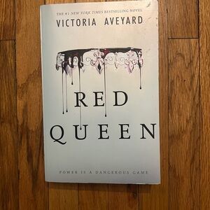 Red Queen Book by Victoria Aveyard
